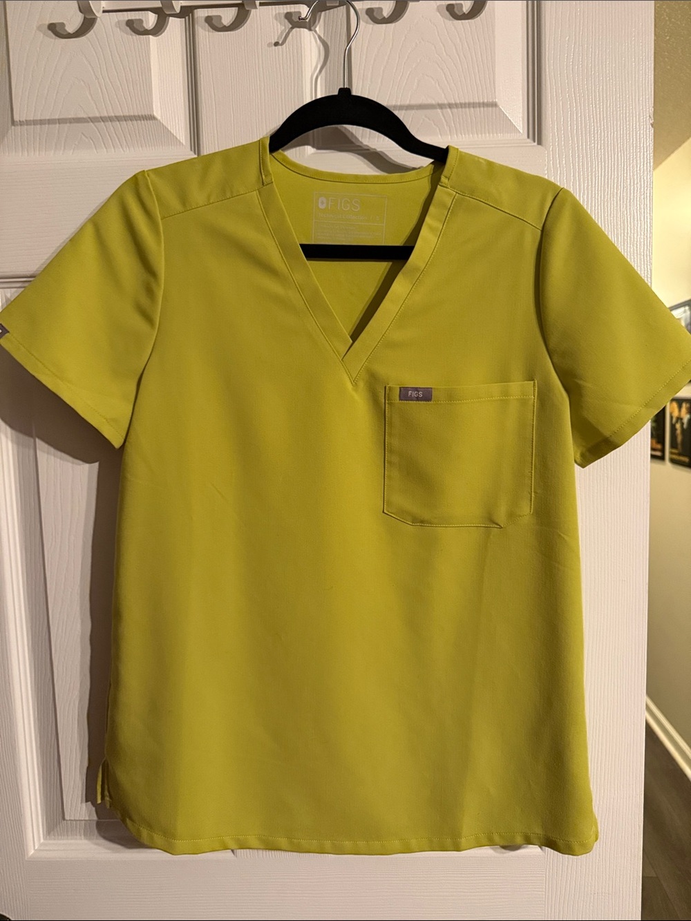 FIGS Limeade Catarina V-Neck Scrub Top S EUC - Picture 2 of 9